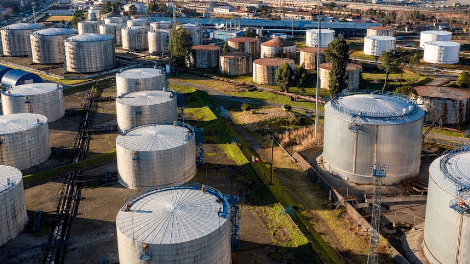 Das grösste Minus melden die Statistiker bei den Umsätzen im Rohstoffhandel. (Bild artem evdokimov/Shutterstock)