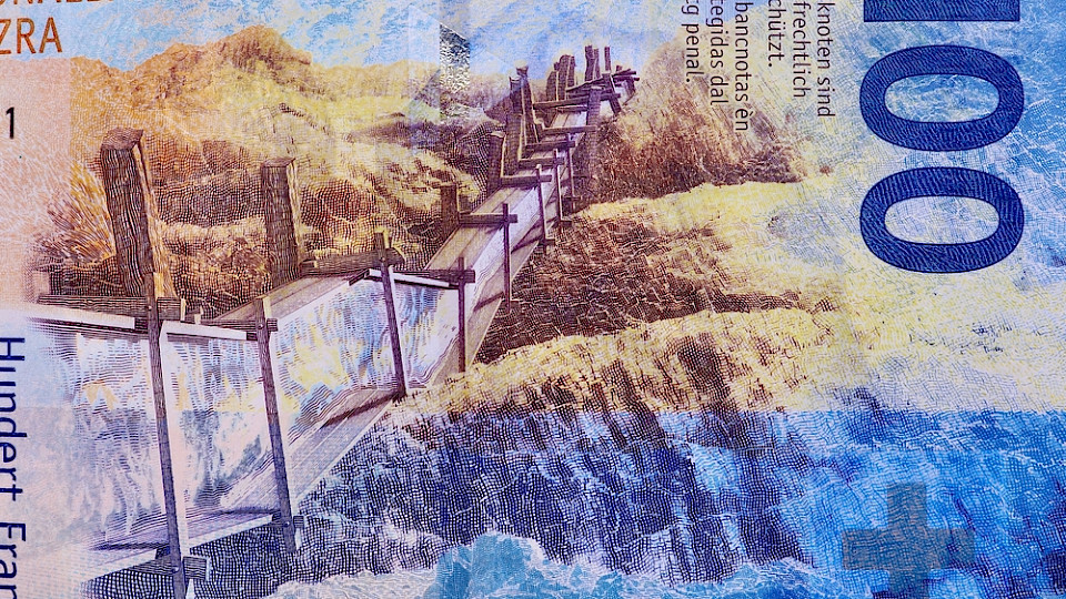 Die OECD erwartet etwas mehr Wachstum und deutlich weniger Inflation für die Schweiz. (Bild bobst/Shutterstock)