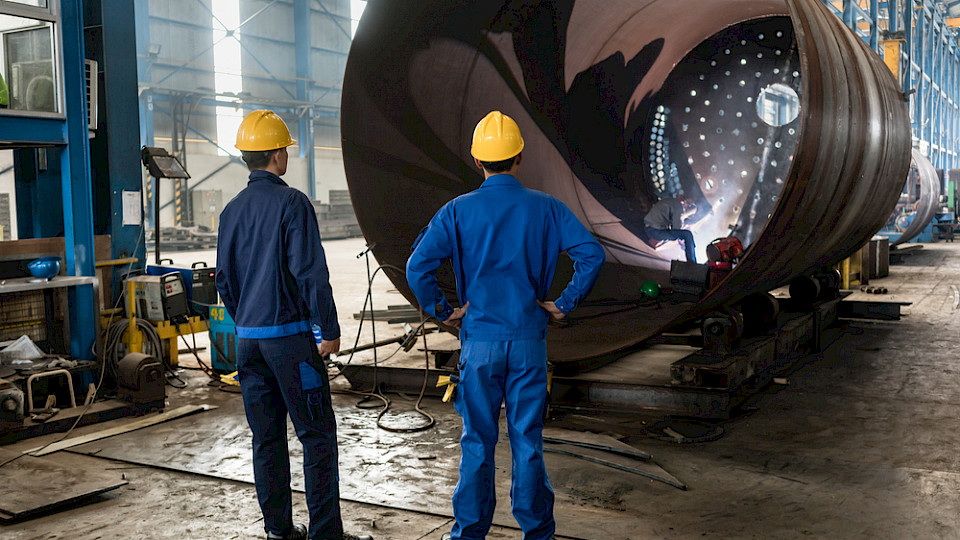 Die energieintensiven Branchen sind laut Ifo besonders von der Auftragsflaute betroffen. (Bild Kzenon/Shutterstock)