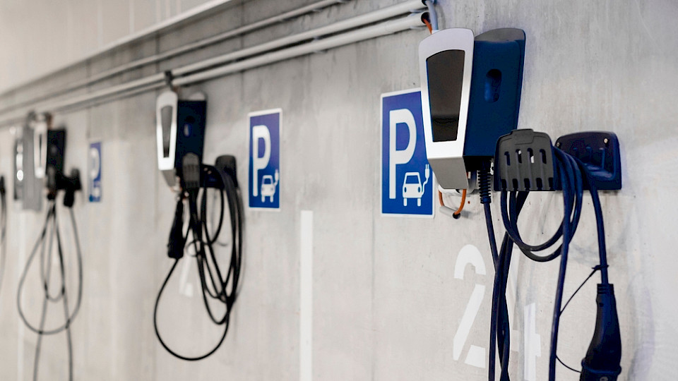 US-Präsident Joe Biden will sich gegen die unfairen Wirtschaftspraktiken aus China wehren und erwägt neue Zölle. (Bild Mariana Serdynska/Shutterstock)