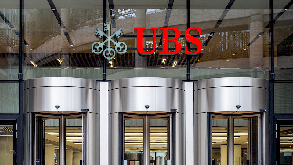 Die UBS sorgt vor und klärt, wann die AT1-Anleihen in Aktien umgewandelt werden. (Bild john mobbs/Shutterstock)