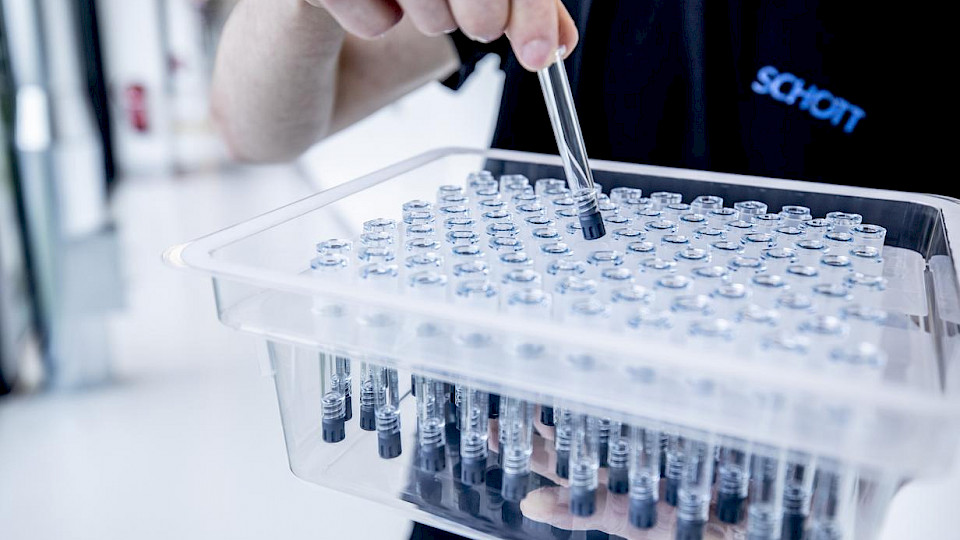 Schott Pharma rechnet mit der tieferen Nachfrage eines Grosskunden, auch deshalb geben die Aktien deutlich nach. (Bild pd)