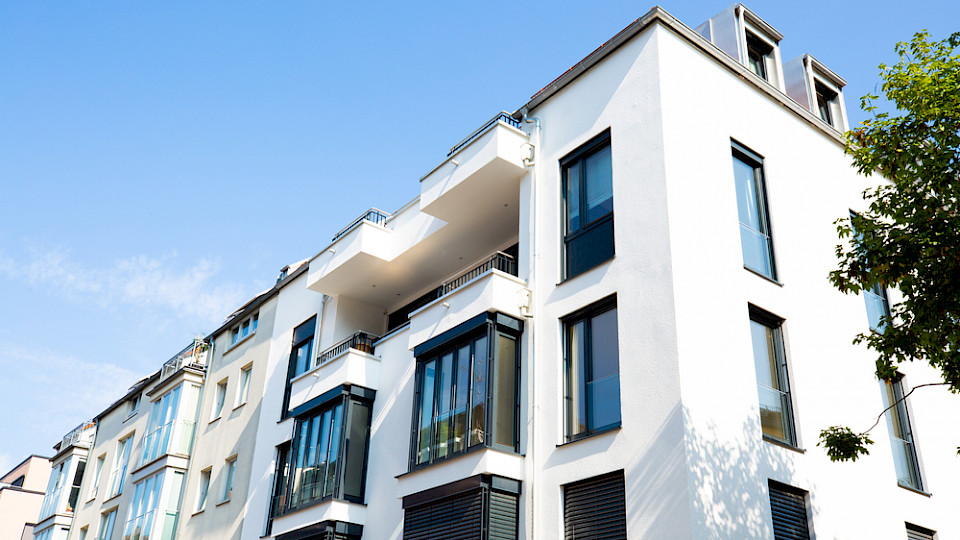Private erstellen weniger Mietwohnungen und verkaufen die bestehenden Objekte öfters an institutionelle Anleger. (Bild Dagmar Breu/Shutterstock)