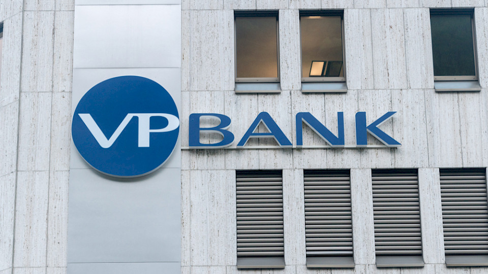 Die Liechtensteiner melden einen Gewinnrückgang von 50 Prozent. (Bild Robson90/Shutterstock)