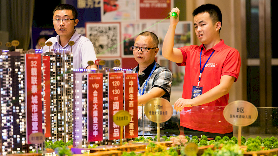 Die Regierung senkt die Hürden für den Wohnungskauf. (Bild humphery/Shutterstock)