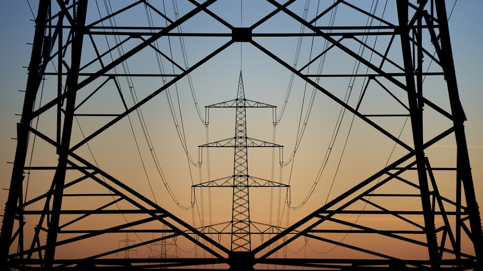 Der Strom war im April in Deutschland 14 Prozent billiger als vor einem Jahr. (Bild Jan von nebenan/Shutterstock)