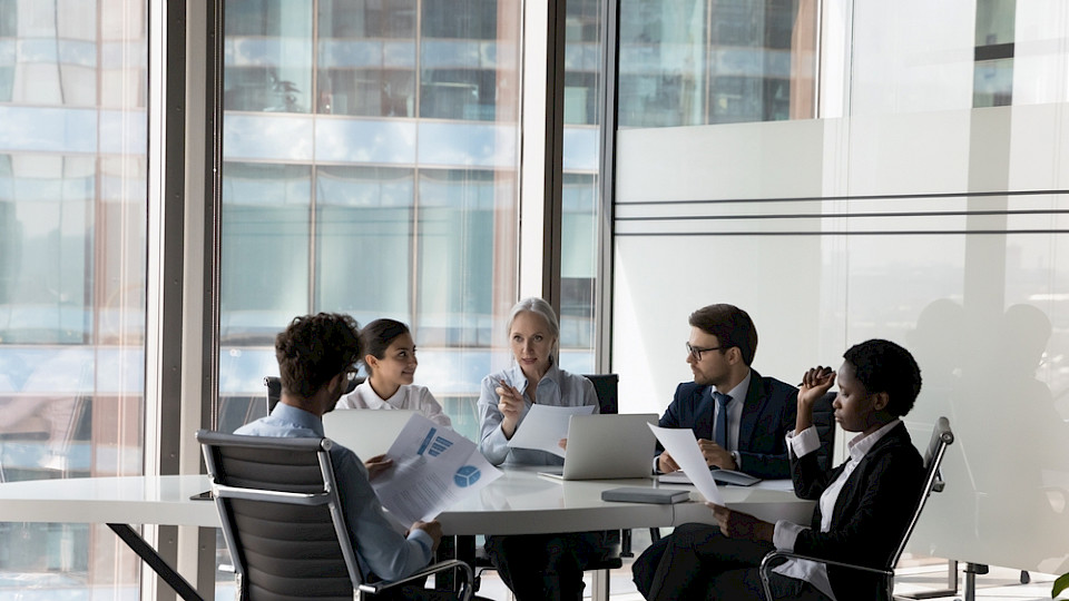 Laut Swisscanto übernehmen die Versicherten bei den Pensionskassen höhere Risiken. (Bild fizkes/Shutterstock)