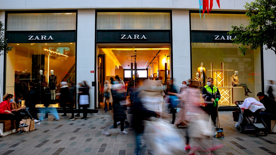 Die Verkäufe bei Zara&Co legten zuletzt wieder deutlich zu. (Bild Sener Dagasan/Shutterstock)