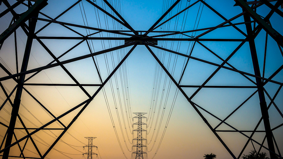 Die Energiepreise sanken in der Eurozone im Schnitt im Jahresvergleich um fast 15 Prozent. (Bild Pataradon Luangtongkum/Shutterstock)