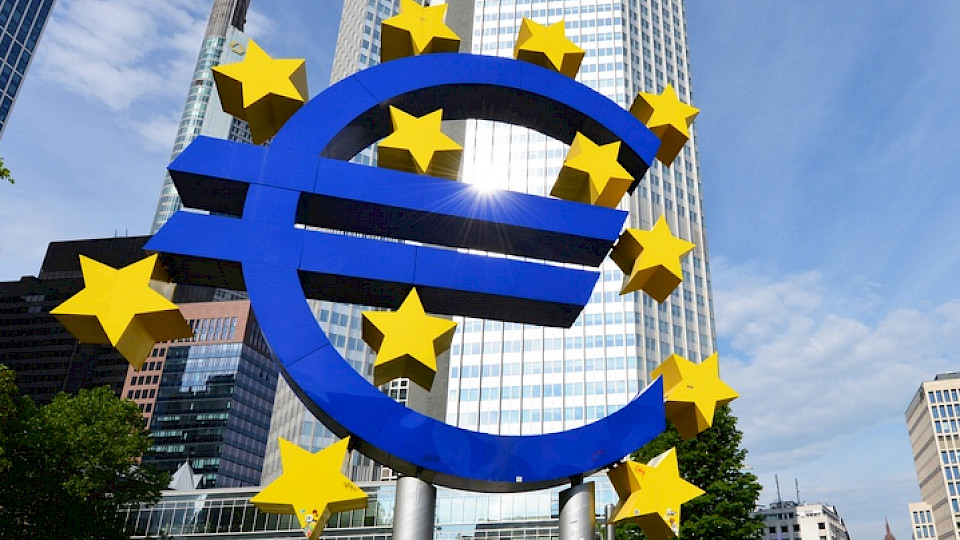 Erstmals seit 2019 senkt die EZB die Leitzinsen. (Bild marcociannarel/Shutterstock)