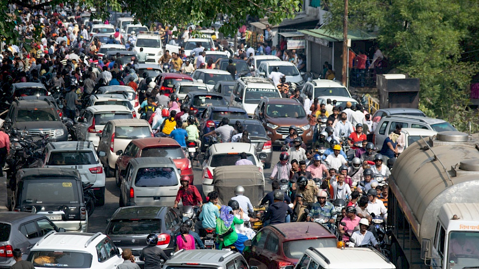 Insbesondere durch den höheren Ölverbrauch in Indien steigt die Nachfrage vorerst noch an. (Bild Aayan Arts/Shutterstock)