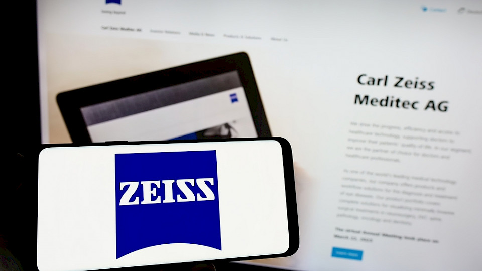 Carl Zeiss Meditec warnt vor einem deutlich tieferen Betriebsgewinn, die Aktie verliert zweistellig. (Bild T. Schneider/Shutterstock)