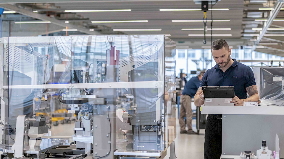 Komax rechnet mit etwa 20 Prozent weniger Umsatz für das laufende Jahr. (Bild pd)