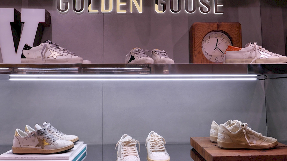 Die teuren Sneakers sind vor allem bei Frauen gefragt, der Börsengang wird allerdings auf unbestimmte Zeit verschoben. (Bild REPORT/Shutterstock)