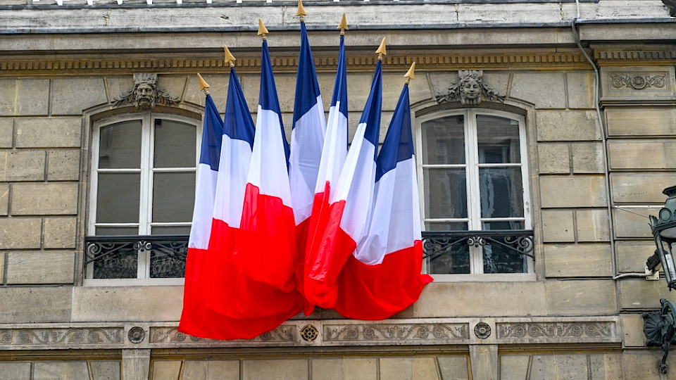 Die neuen, französischen Staatsanleihen gingen einfacher an die Investoren als erwartet. (Bild Ajdin Kamber/Shutterstock)