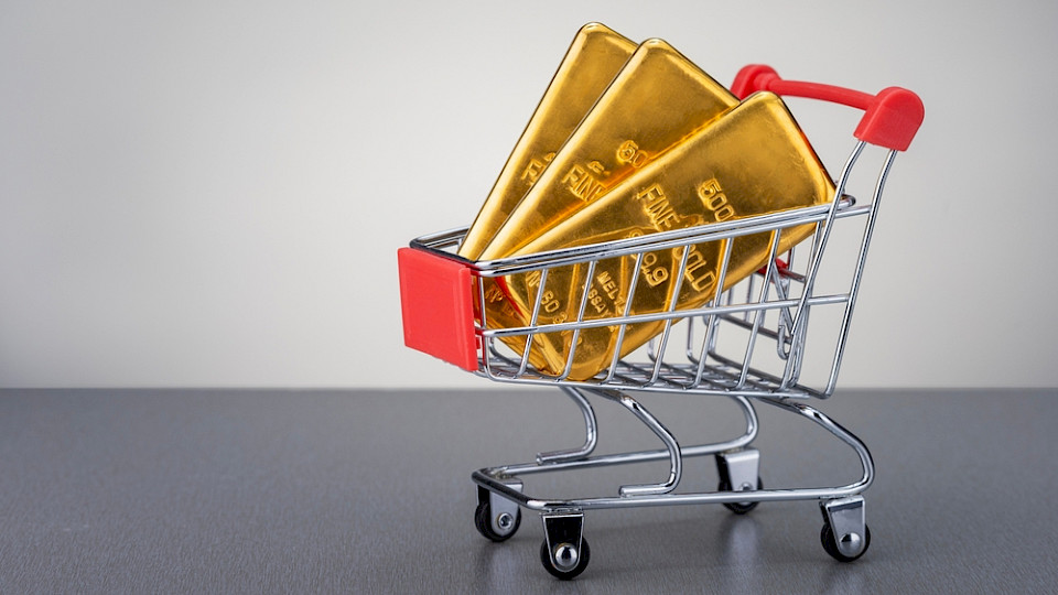 Vor allem wegen dem Goldhandel stieg das Plus in der Leistungsbilanz laut SNB weiter. (Bild CHUYKO SERGEY/Shutterstock)