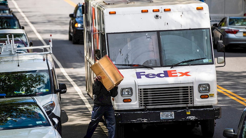 Fedex erwartet nach dem Sparprogramm mehr Gewinn, die Anleger greifen zu. (Bild Karolis Kavolelis/Shutterstock)