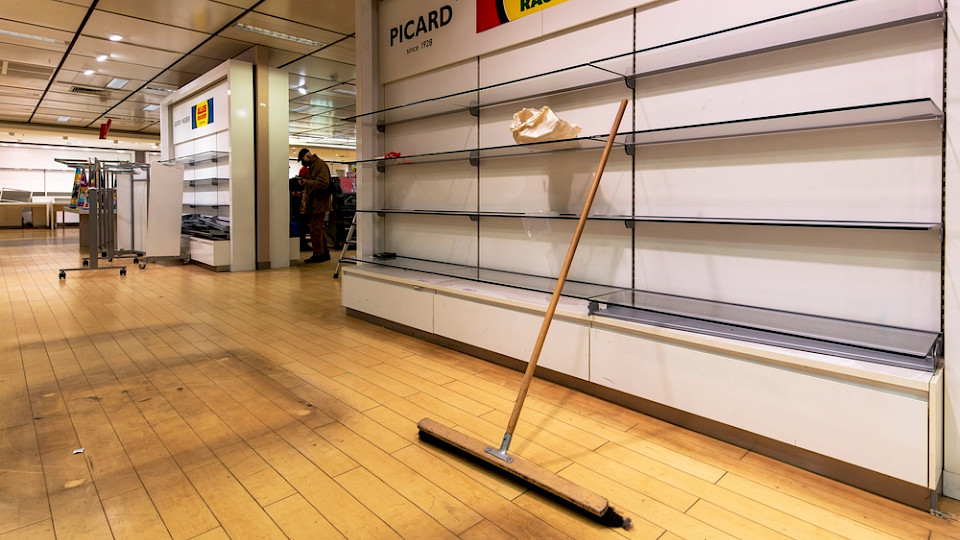 Gegenüber dem ersten Halbjahr 2023 stiegen die Insolvenzen um mehr als 11 Prozent an. (Bild Werner Spremberg/Shutterstock)