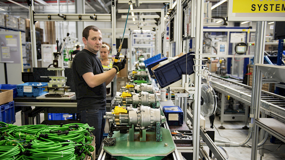 Gegenüber Mai 2023 brachen die Aufträge in der deutschen Industrie um fast 9 Prozent ein. (Bild Oleg Golovnev/Shutterstock)