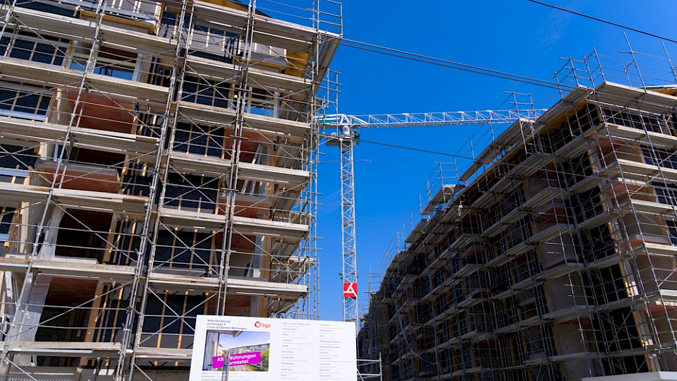 Die Hypozinsen sind leicht gesunken, viele Investoren erwarten weitere Zinssenkungen durch die SNB. (Bild Michael Derrer Fuchs/Shutterstock)