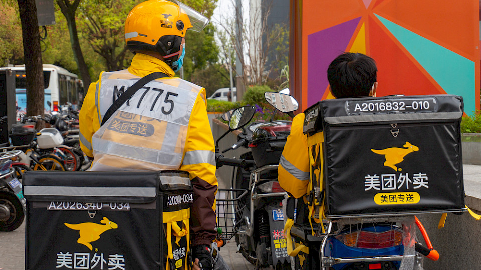 Der harte Preiskrieg führt zu tieferen tiefen Kursen der chinesischen Lieferfirmen. (Bild Andy Feng/Shutterstock)