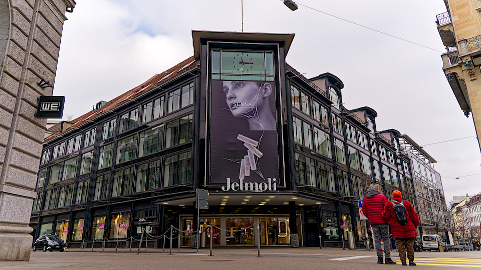 Manor zieht ins Jelmoli-Haus ein, das der Immobiliengruppe Swiss Prime Site gehört. (Bild: Shutterstock.com/Michael Derrer Fuchs)