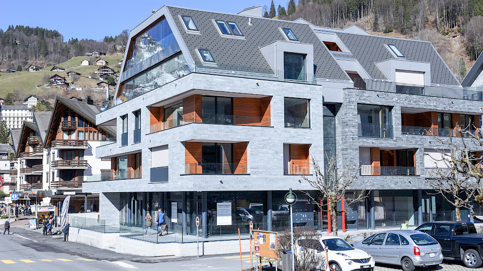 Nicht zuletzt im Alpenraum (im Bild Engelberg) ist Wohneigentum nach wie vor gefragt. (Bild: Shutterstock.com/Stefano Ember)