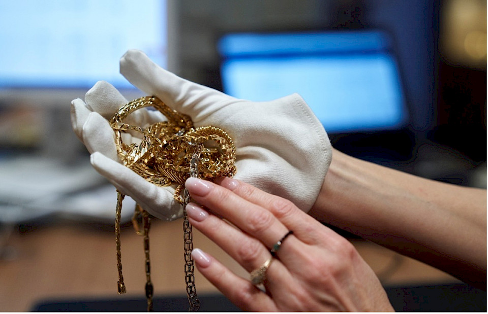 In ausgewählten Postfilialen kann ab sofort Altgold zum Ankauf abgegeben werden. (Foto pd)