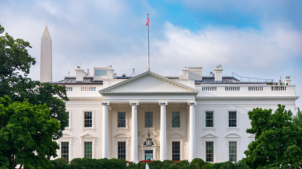 Unabhängig davon, wer regiert. Die Wochen und Monate nach der Wahl sind in der Regel freundlich für Aktien. (Bild: Shutterstock.com/Zack Frank)