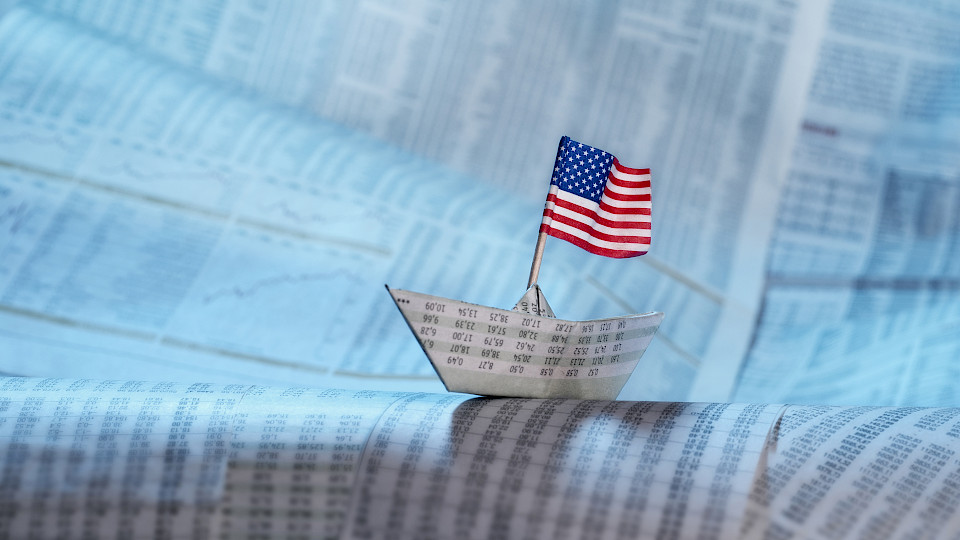 Die Märkte sind freundlich in die Woche gestartet. Nehmen Tumps Wahlchancen durch Bidens Rückzug Schaden oder steigen sie? (Bild: Shutterstock.com/
gopixa)