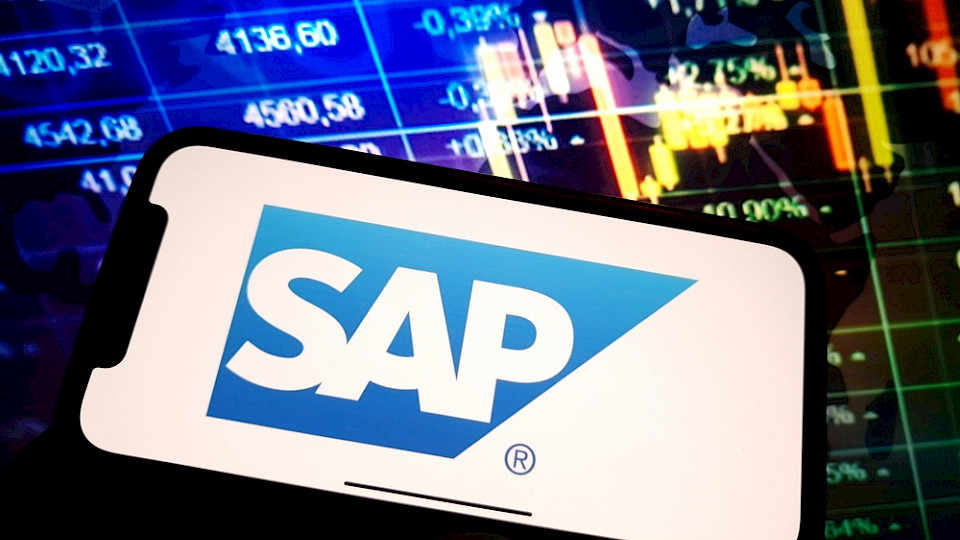 Die SAP-Aktie steigt nochmals steil nach oben. (Bild Piotr Swat/Shutterstock)