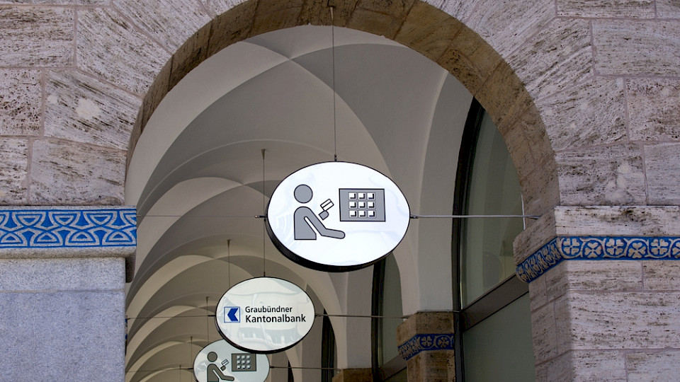 Die Graubündner Kantonalbank (GKB) erhöht die Gewinnprognose für das laufende Jahr. (Bild Michael Derrer Fuchs/Shutterstock)