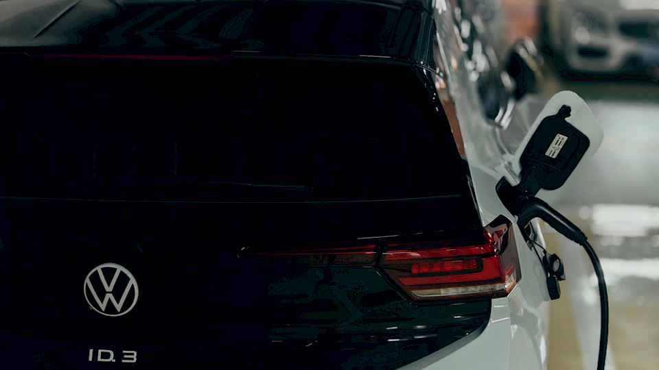 Der Autobauer VW erhielt unter anderem Steuervergünstigungen und Förderungen für Forschung in der Antriebs- und Digitaltechnik. (Bild yar-andy/Shutterstock)