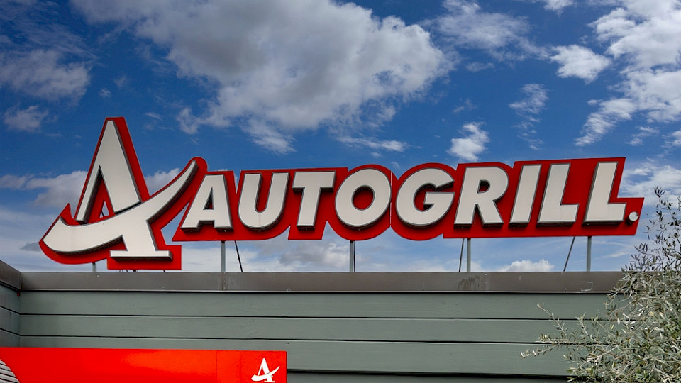 Die Übernahme von Autogrill verbesserte die Gewinnmarge bei Avolta. (Bild Framarzo/Shutterstock)