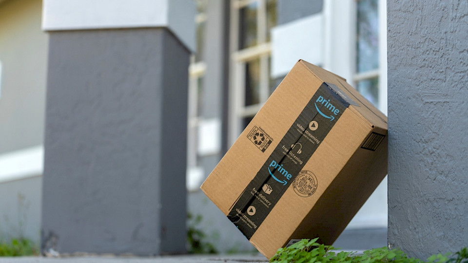 Amazon Finanzchef Brian Oslavsky erläuterte, dass Verbraucher zögerlicher seien und nach Schnäppchen suchten.(Bild Bilanol/Shutterstock)