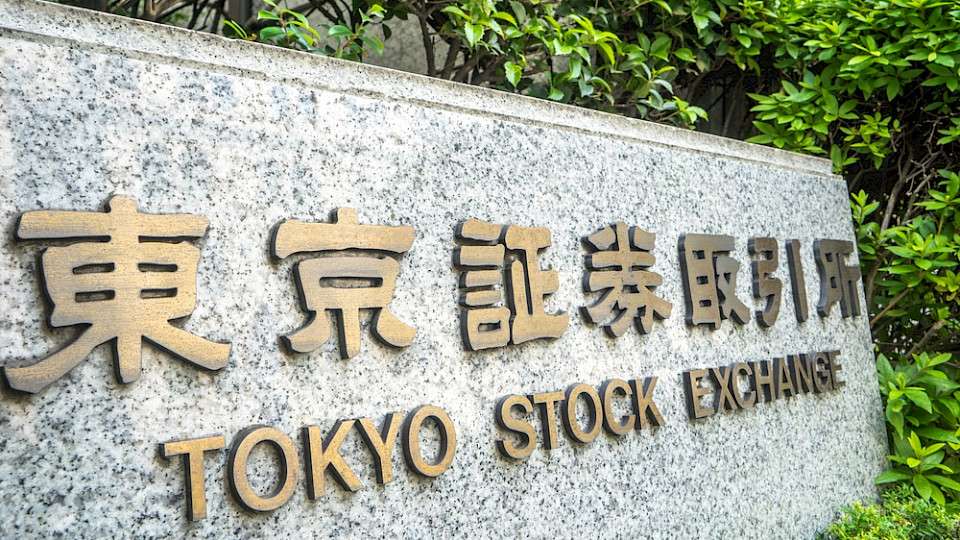 Die japanischen Aktien stiegen im Schnitt zweistellig, holten die Verluste vom Vortag aber noch nicht auf. (Bild zhu difeng/Shutterstock)