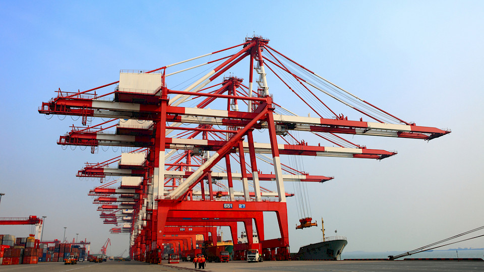 Die Verkäufe ins Ausland stiegen weniger stark als prognostiziert. (Bild zhangchaoran/Shutterstock)