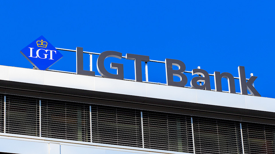 Die Fürstenbank stelle über 200 neue Leute ein, damit steigen die Kosten. (Bild Judith Linine/Shutterstock)