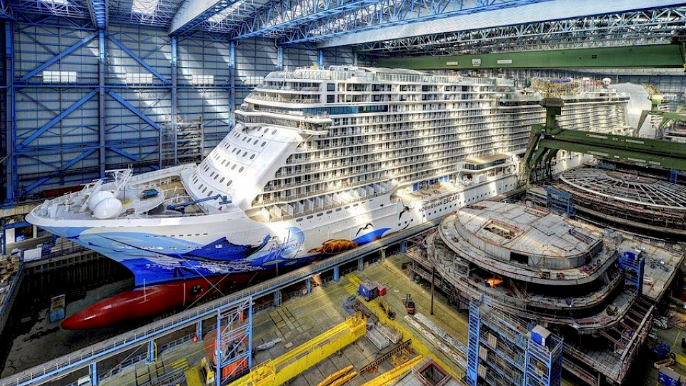 Die vorab für Kreuzfahrtschiffe bekannte Meyer Werft braucht zur Finanzierung von Schiffsneubauten bis Ende 2027 fast 2,8 Milliarden Euro. (Bild pd)