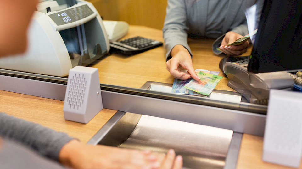 In der zweiten Jahreshälfte 2024 rechnet ein Drittel der Banken mit steigendem Personalbestand. (Bild Ground Picture/Shutterstock)