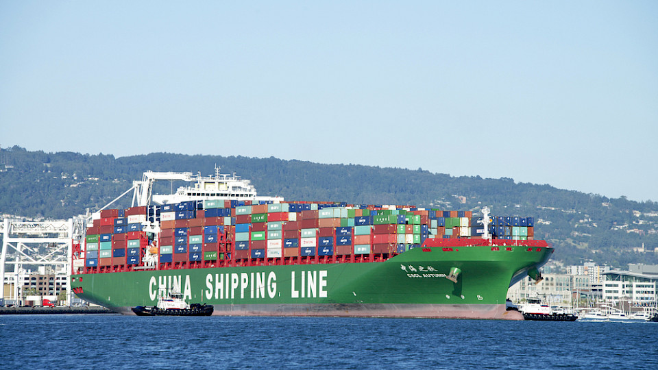 Die Exporte legten überraschend stark zu. (Bild Sheila Fitzgerald/Shutterstock)