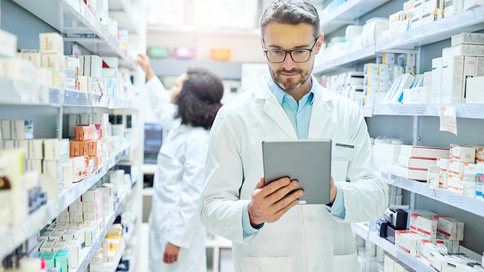 Vor allem Pharmaprodukte führten zu höheren Produzentenpreisen. (Bild PeopleImages.com - Yuri A/Shutterstock)