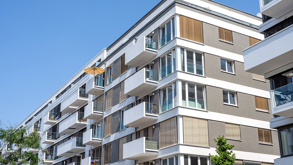 Vorab in den Metropolen steigen die Immobilienpreise wieder. (Bild elxeneize/Shutterstock)