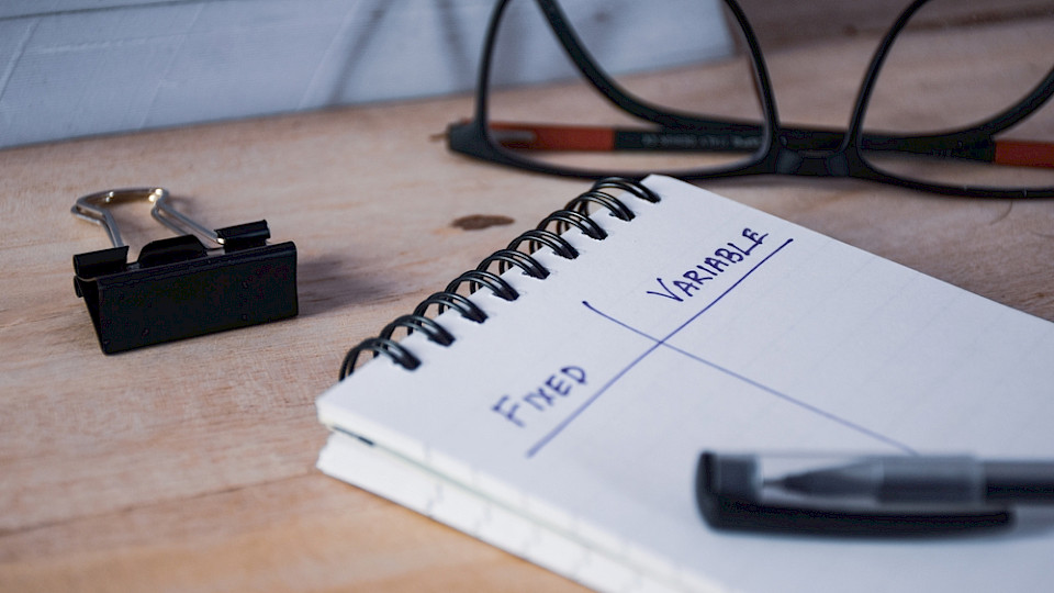 Variabel verzinsliche Anlagen wie CLOs sind trotz fallenden Zinsen gefragt (Foto Linaimages/Shutterstock)