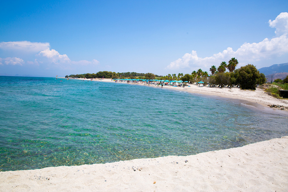 Marmari Beach auf der griechischen Insel Kos ist Europameister der weissen Strände (Foto Natalia Gr/ Shutterstock)