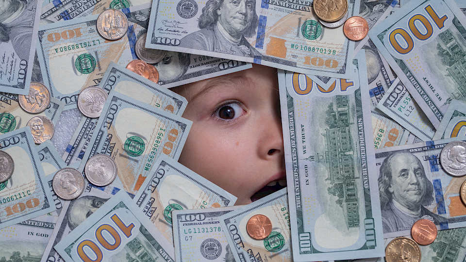 Ob Kinder mit Anlagefonds den besseren Durchblick finden, ist fraglich (Bild: shutterstock / Volodymyr TVERDOKHLIB).