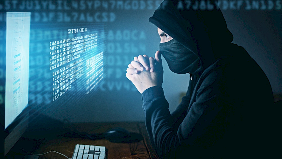 42.5% der Betrugsversuche sind KI-gesteuert (Foto Shutterstock/ PeopleImages.com - Yuri A)