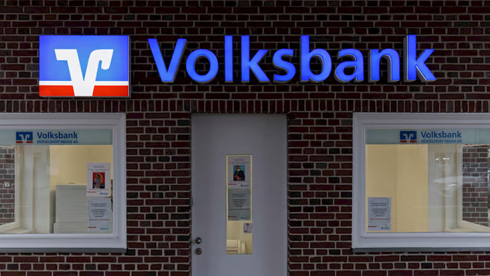 Die kleine Volksbank Düsseldorf Neuss soll 100 Millionen Euro zurückzahlen, die verschwunden sind. (Bild Action Press)