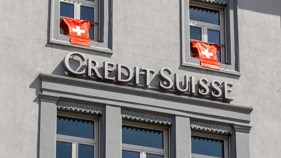 Ohne den CS-Zusammenbruch wäre der Vorsprung der Schweiz bei der Verwaltung von Vermögen internationaler Privatkundinnen und -kunden deutlich grösser, heisst es in der Deloitte-Studie. (Bild pichetw/Shutterstock)