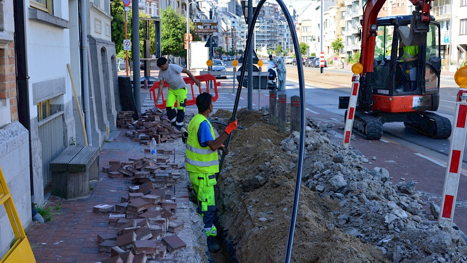 Etwas weniger offene Stellen gibt es auch in der Bauindustrie, allerdings hat die Anzahl offener Stellen in der Baubranche seit 2016 um 70 Prozent zugenommen.(Bild Thierry Hebbelinck/Shutterstock)